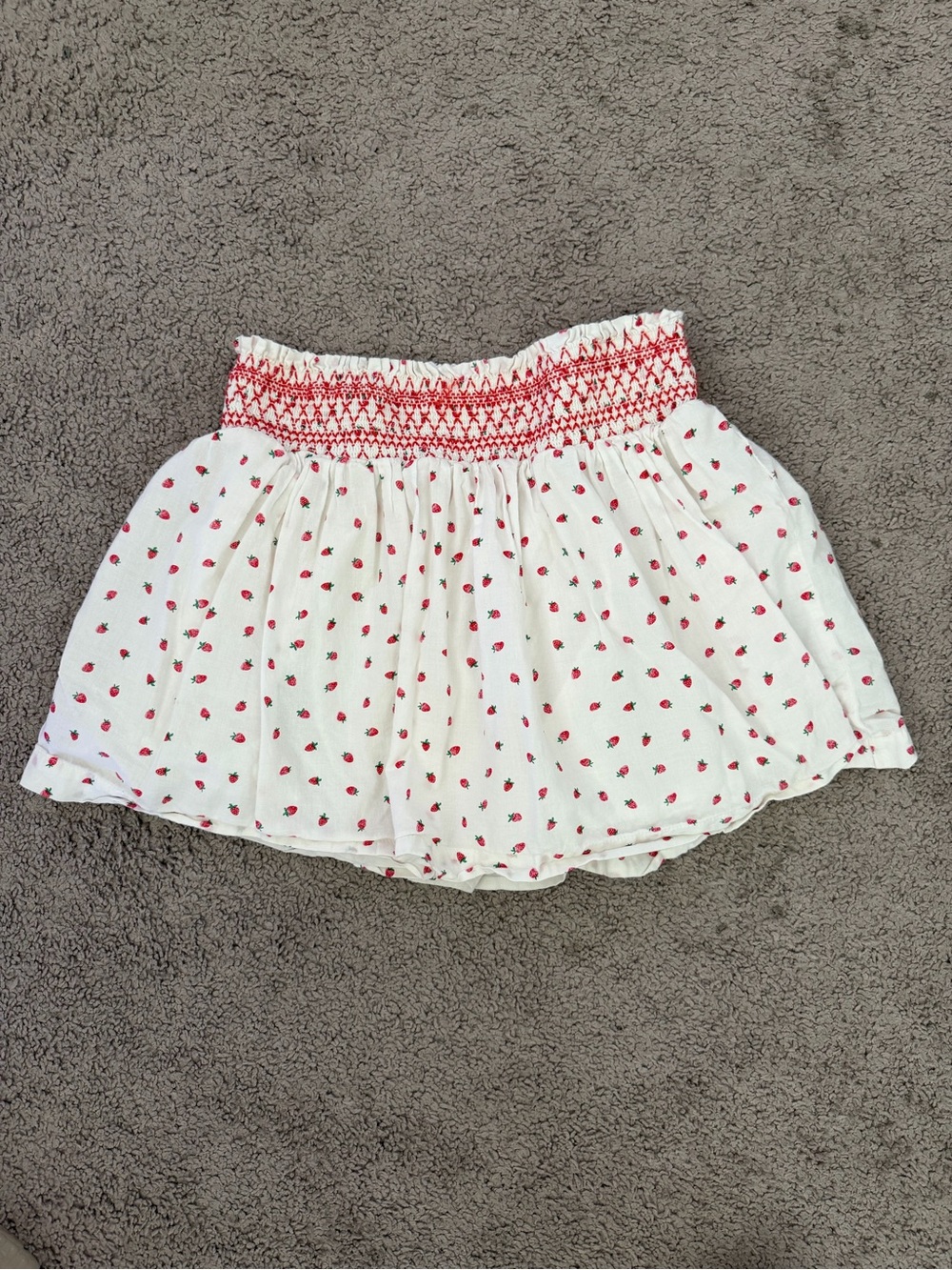GAP White Mini Skirt with Red Strawberry Print size Large